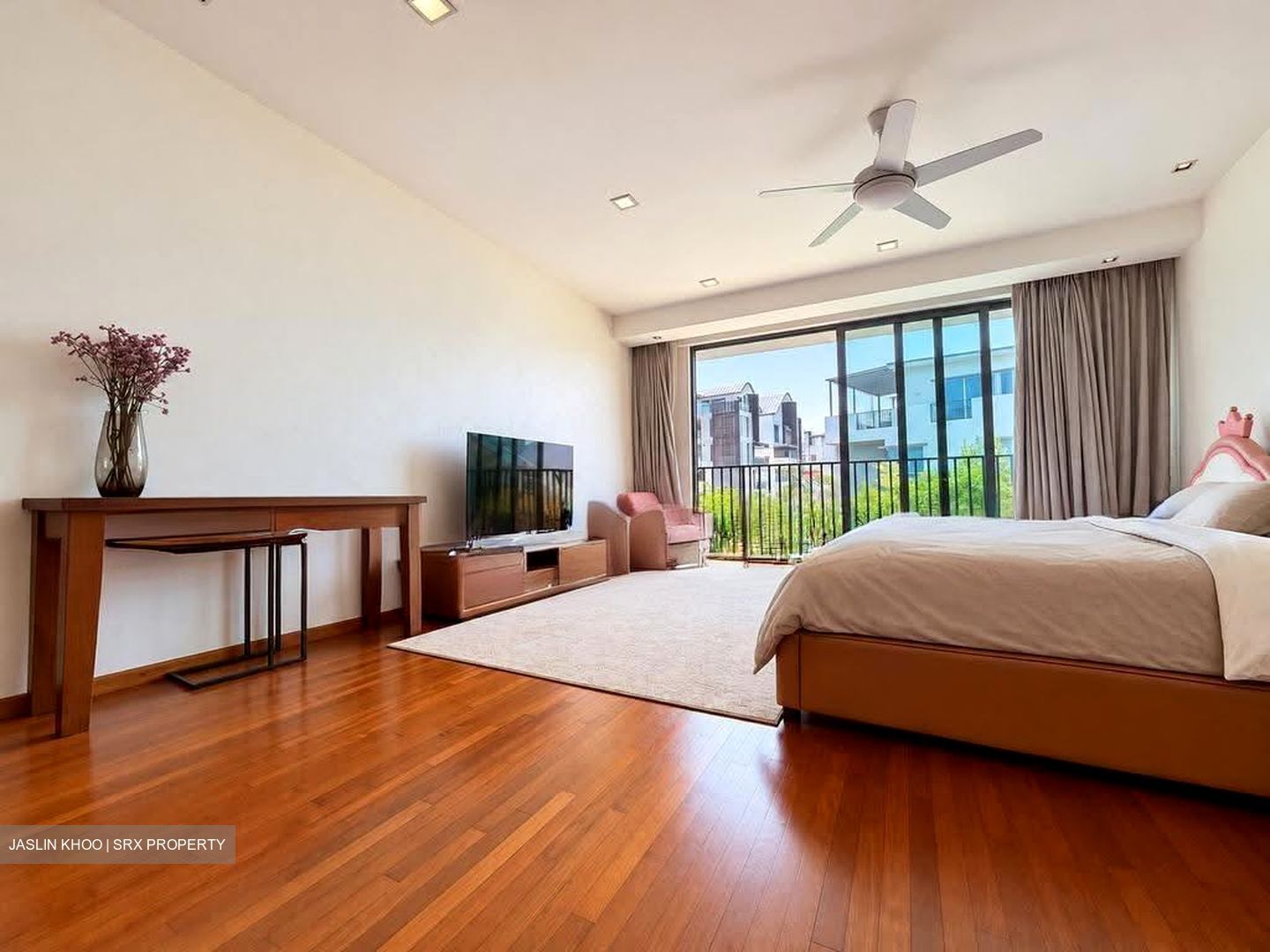 Carlisle Road (D8), Terrace #639971831